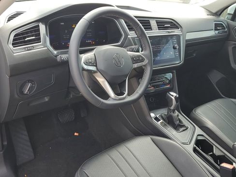 Used 2023 Volkswagen Tiguan SE image 17