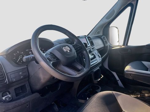 Used 2024 RAM ProMaster 2500 w/ Convenience Group FWD image 9