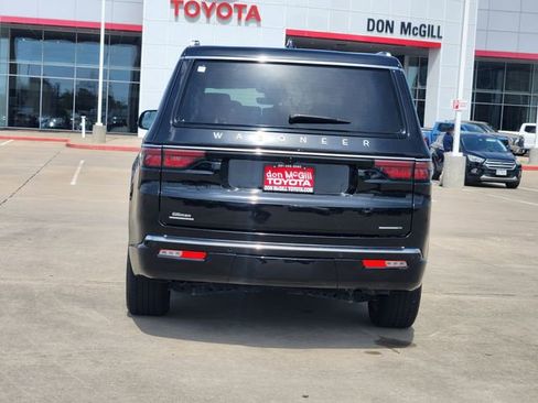 Used 2023 Jeep Wagoneer Series II AWD/4WD image 6