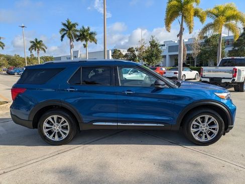 Certified 2023 Ford Explorer Limited w/ Equipment Group 301A image 3