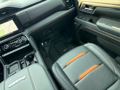 Used 2025 GMC Sierra 2500 AT4 w/ AT4 Premium Plus Package AWD/4WD image 17