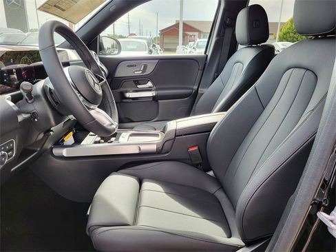 New 2025 Mercedes-Benz GLB 250 4MATIC image 4