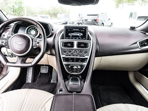 Used 2023 Aston Martin DB11 Coupe RWD image 30