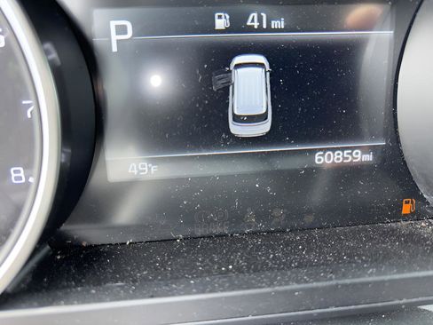 Used 2024 Kia Carnival LX image 19