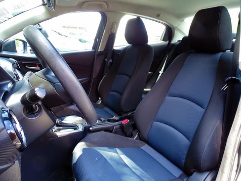 Used 2019 Toyota Yaris LE FWD image 19