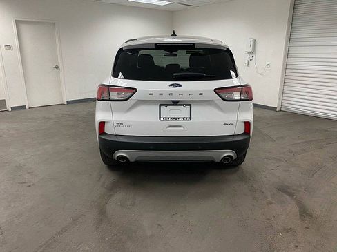 Used 2022 Ford Escape SE image 4