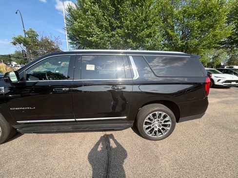 Used 2025 GMC Yukon XL Denali AWD/4WD image 2