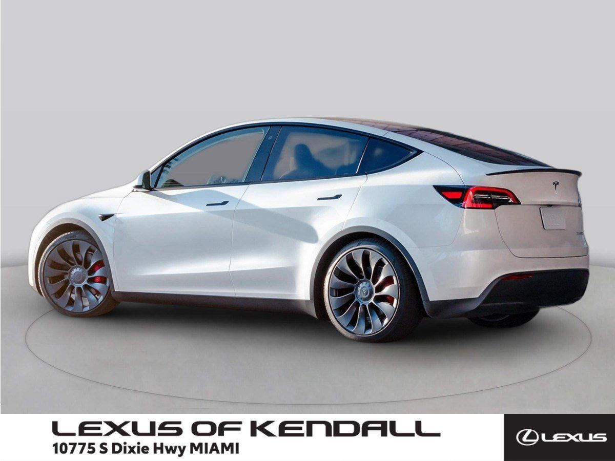 Used 2024 Tesla Model Y Long Range AWD/4WD image 1