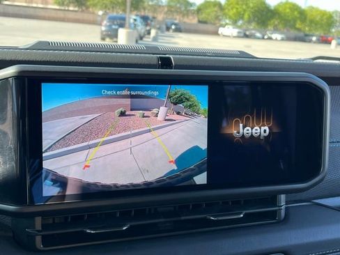 Used 2025 Jeep Wrangler Unlimited Rubicon 4xe w/ Convenience Group AWD/4WD image 19