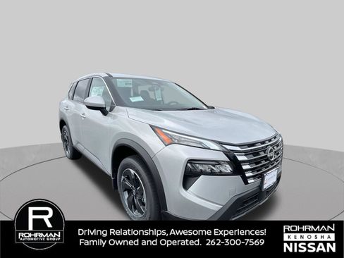 Used 2024 Nissan Rogue SV AWD/4WD image 3