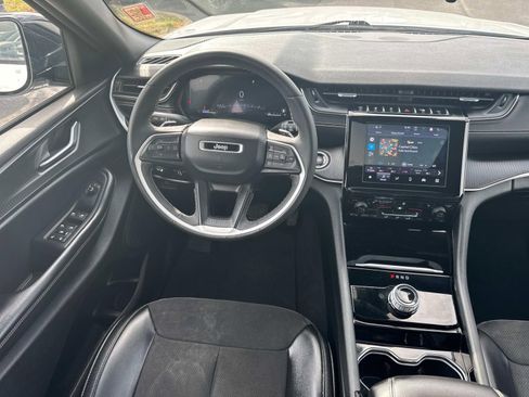 Used 2023 Jeep Grand Cherokee L Laredo image 19