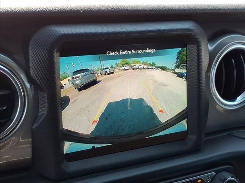Used 2022 Jeep Wrangler Unlimited Sahara w/ LED Lighting Group AWD/4WD image 25
