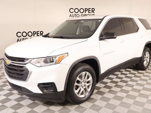 Used 2021 Chevrolet Traverse LS FWD image 9