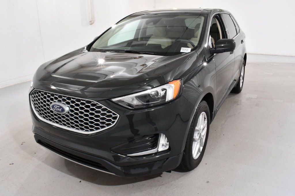 Used 2024 Ford Edge SEL w/ Convenience Package AWD/4WD image 2