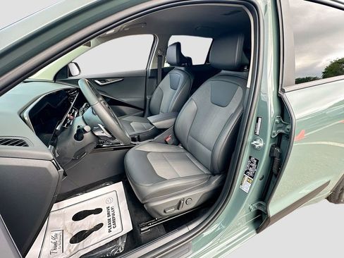 Used 2024 Kia Niro EX FWD image 21