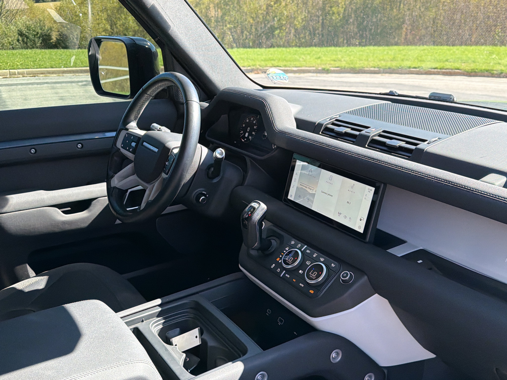 Used 2021 Land Rover Defender 110 SE AWD/4WD image 26
