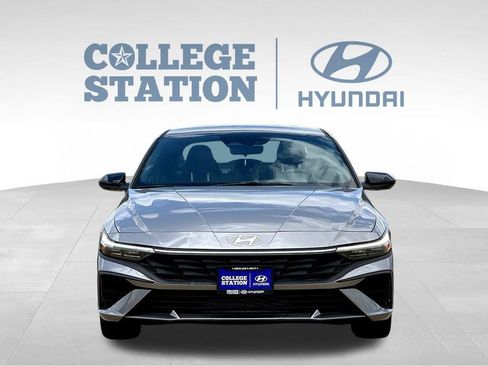 Used 2025 Hyundai Elantra Sport FWD image 4