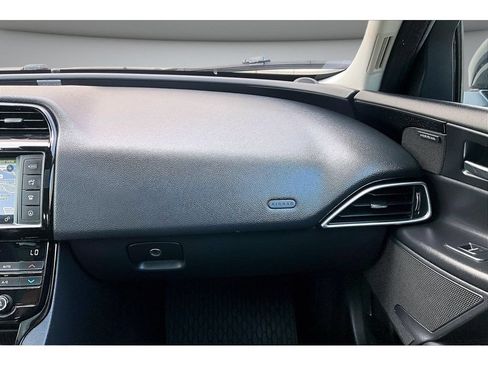 Used 2018 Jaguar XE Premium AWD/4WD image 46