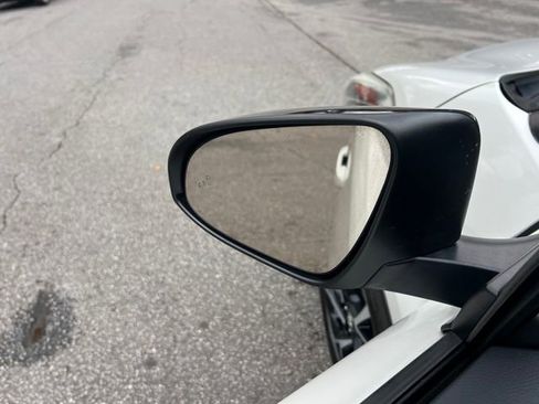 Used 2019 Toyota C-HR XLE image 12