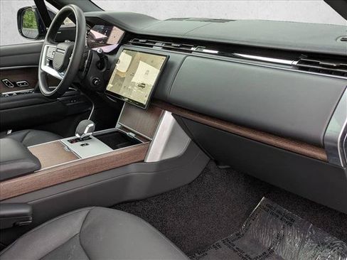 Certified 2024 Land Rover Range Rover SE AWD/4WD image 23