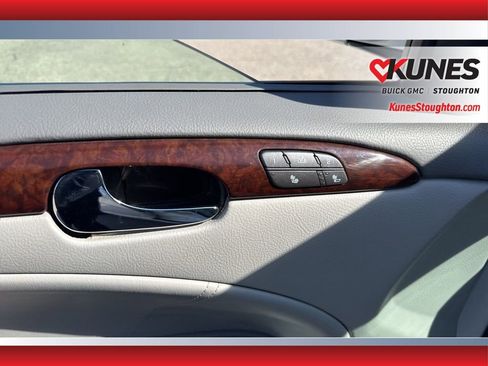 Used 2011 Buick Lucerne CXL image 19