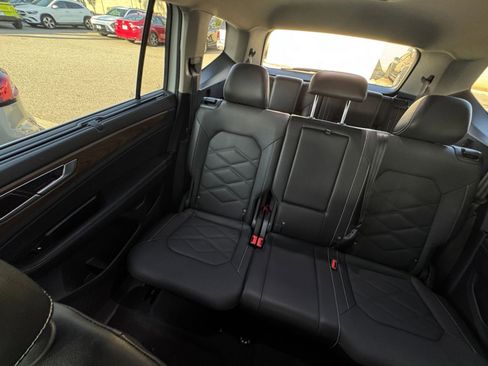 Used 2025 Volkswagen Atlas SE image 40