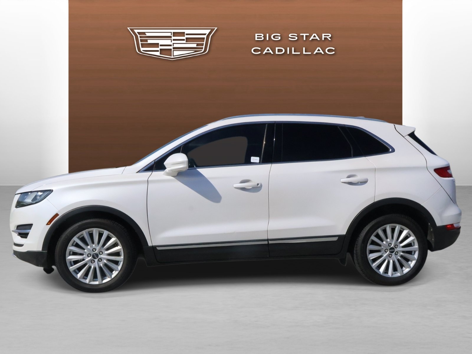Used 2019 Lincoln MKC Premiere FWD image 2