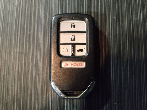 Used 2017 Honda Pilot Touring image 32