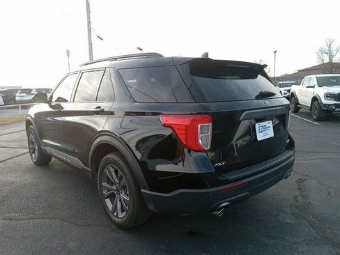 Used 2022 Ford Explorer XLT w/ Equipment Group 202A image 5