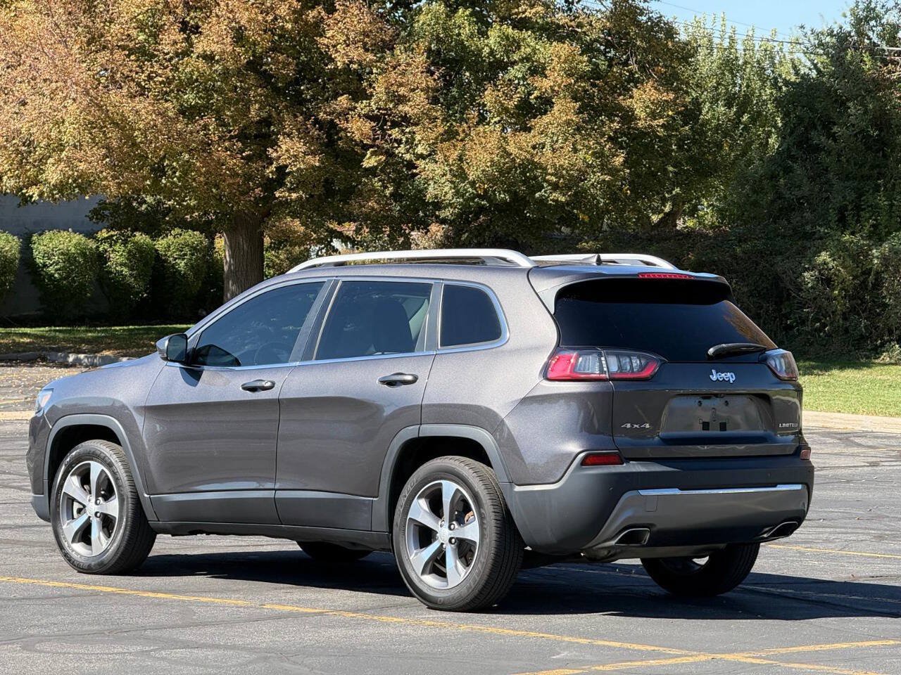 Used 2019 Jeep Cherokee Limited AWD/4WD image 3
