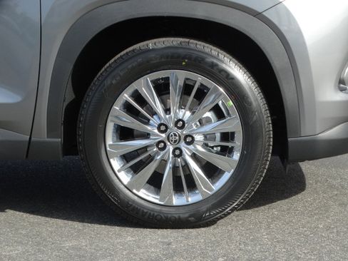 New 2026 Toyota Grand Highlander Platinum image 4