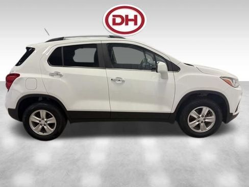 Used 2018 Chevrolet Trax LT w/ LT Convenience Package image 2