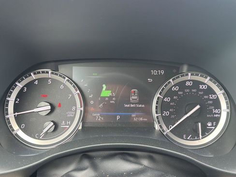 Used 2022 Toyota Highlander XLE AWD/4WD image 3