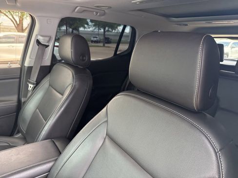 Used 2023 GMC Acadia SLT w/ Preferred Package FWD image 6