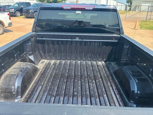 Used 2022 Chevrolet Silverado 1500 LT AWD/4WD image 7