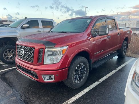 Used 2018 Nissan Titan PRO-4X image 2