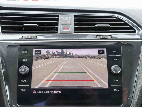 Used 2018 Volkswagen Tiguan SEL Premium FWD image 27