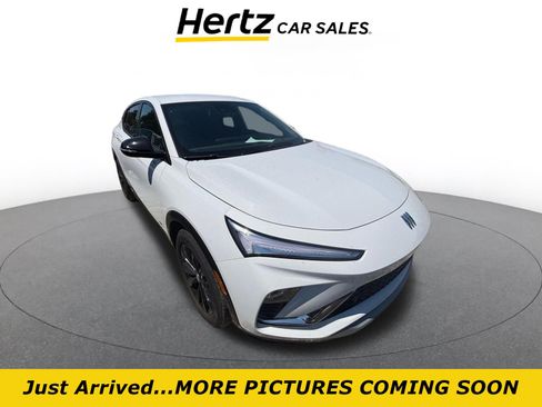 Used 2025 Buick Envista Sport Touring image 1