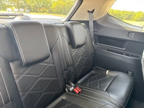 Used 2025 Volkswagen Atlas SE FWD image 18