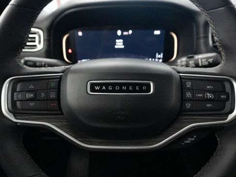 Used 2022 Jeep Wagoneer Series II RWD image 5