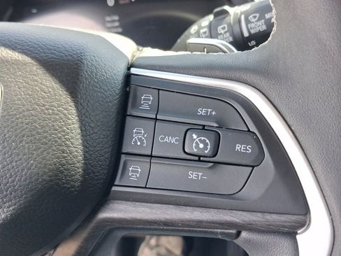 Used 2023 Jeep Grand Cherokee L Limited w/ Luxury Tech Group II AWD/4WD image 28