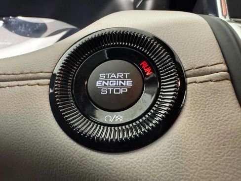 Used 2025 Jeep Compass Limited image 17