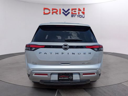 Used 2023 Nissan Pathfinder SL image 4
