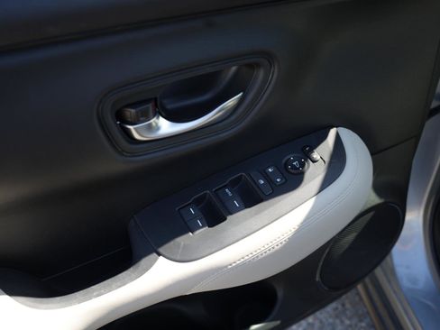 Used 2024 Honda HR-V LX image 10