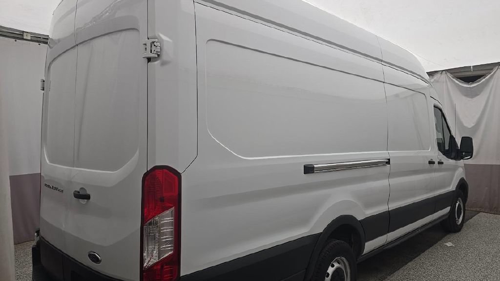 Used 2024 Ford Transit 250 148 High Roof Extended w/ Load Area Protection Package RWD image 3