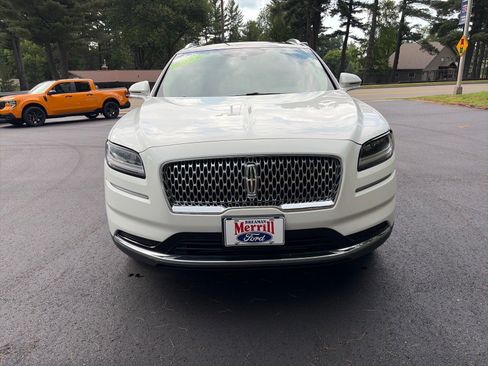 Used 2022 Lincoln Nautilus Reserve AWD/4WD image 2