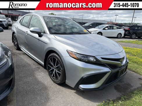 Used 2024 Toyota Camry SE w/ Cold Weather Package FWD image 1