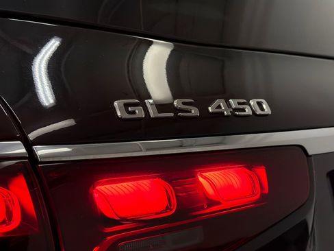 Used 2025 Mercedes-Benz GLS 450 4MATIC image 8