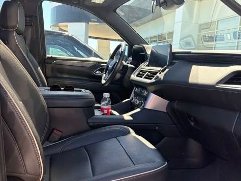 Used 2023 GMC Yukon SLT w/ SLT Premium Package AWD/4WD image 7