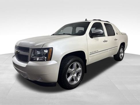 Used 2013 Chevrolet Avalanche LTZ AWD/4WD image 3